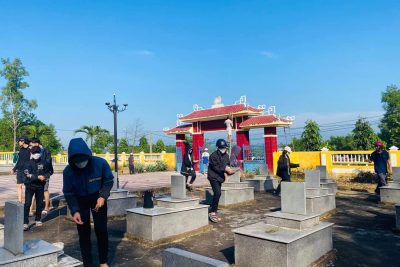HỌC SINH LAO ĐỘNG DON NGHĨA TRANG LIỆT SĨ NHÂN DỊP TẾT QUÝ MÃO 2023