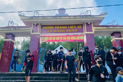 HỌC SINH LAO ĐỘNG VÀ VIẾNG NHANG NGHĨA TRANG LIỆT SĨ CỦA XÃ HÀNH NHÂN DỊP TẾT GIÁP THÌN 2024