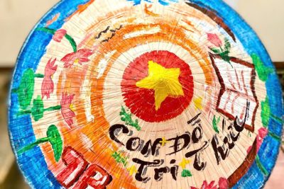 HỘI THI VẼ TRANH TRÊN NÓN LÁ CHÀO MỪNG 43 NĂM NGÀY NHÀ GIÁO VIỆT NAM