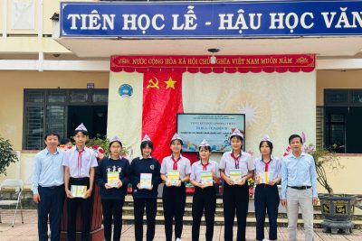 CHÀO CỜ ĐẦU TUẦN – TRAO THƯỞNG HOA ĐIỂM TỐT